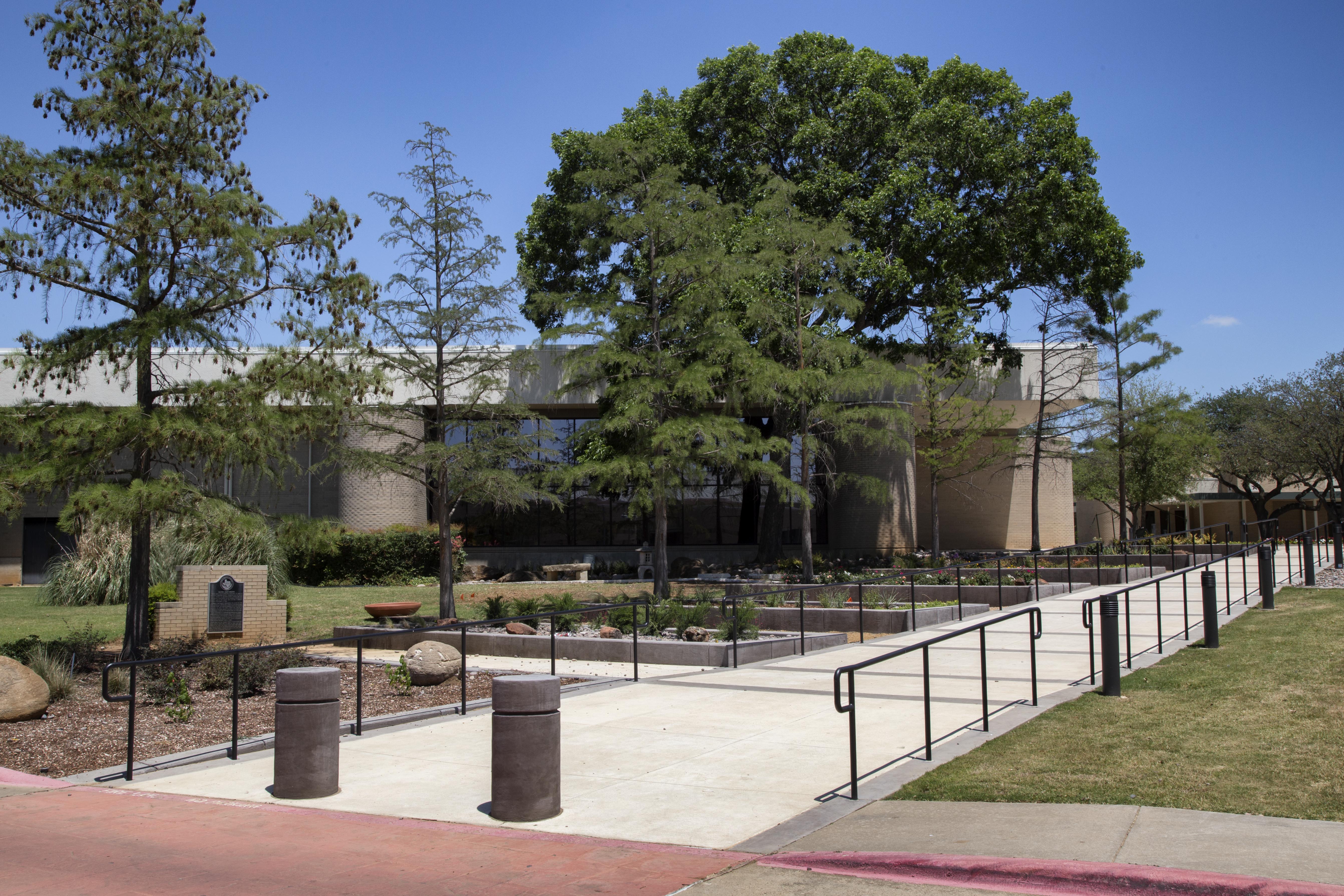 Euless City Hall Plaza Teague Nall and Perkins Inc